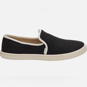 TOMS Clemente side on shoe